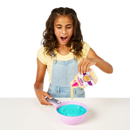 Cookeez Makery Pancake Treatz – מחבת קסומה להכנת בובת הפתעה ריחנית