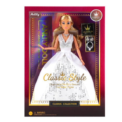 בובת Anlily בלונדינית בשמלת ערב לבנה וכסופה מסדרת Classic Collection עם תכשיטים ואביזרי אופנה, לגילאי 3+
