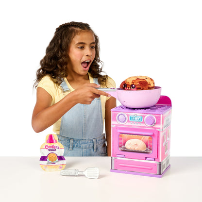 Cookeez Makery Pancake Treatz – מחבת קסומה להכנת בובת הפתעה ריחנית