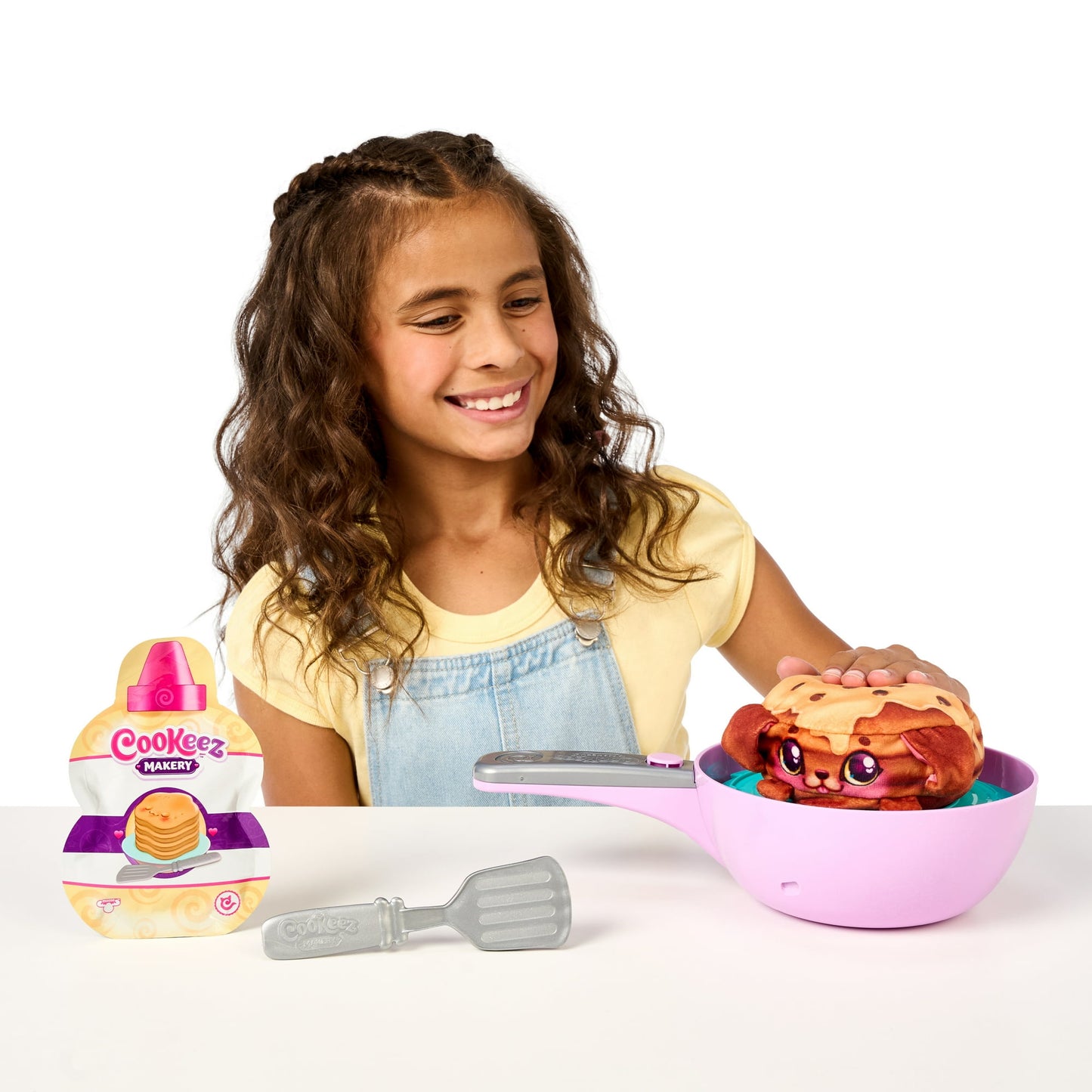 Cookeez Makery Pancake Treatz – מחבת קסומה להכנת בובת הפתעה ריחנית
