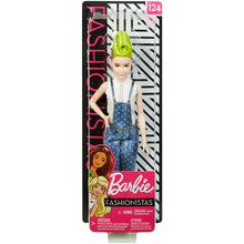 בובת Barbie Fashionistas עם אוברול ג׳ינס
