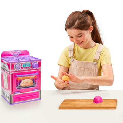 תנור הפתעה Cookeez Makery עם בובת פרווה