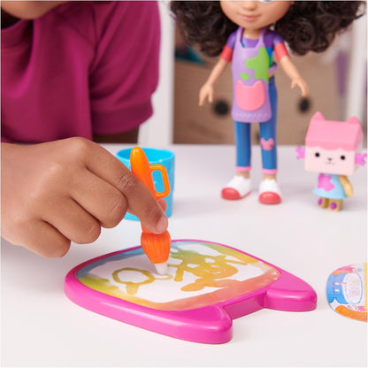 בובת יצירה Gabby’s Dollhouse Deluxe Craft Doll עם Baby Box