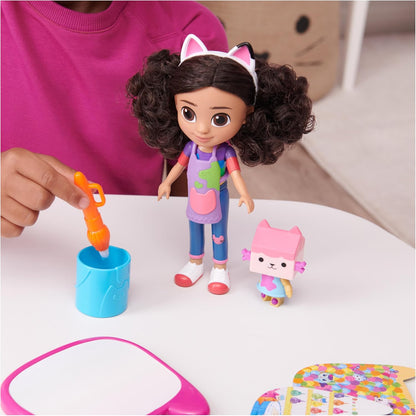 בובת יצירה Gabby’s Dollhouse Deluxe Craft Doll עם Baby Box