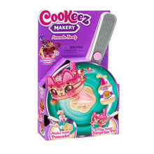 Cookeez Makery Pancake Treatz – מחבת קסומה להכנת בובת הפתעה ריחנית