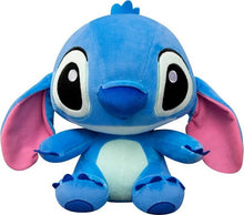 בובת פרווה סטיץ׳ כחולה של Disney בגודל 10 אינץ׳ עם קטיפה רכה, אוזניים ורודות ופרטים רקומים.
