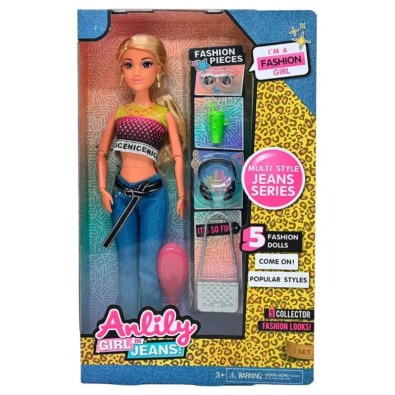 בובת ANLILY בלבוש ג׳ינס כחול עם אביזרי אופנה באריזה, כולל משקפיים ואוזניות.