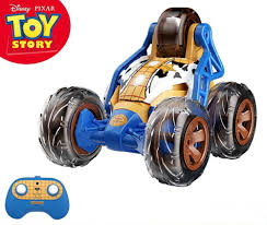 רכב פעלולים על שלט בעיצוב Disney Pixar Toy Story עם גלגלים גדולים ותנועת 360 מעלות