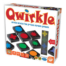 משחק קווירקל Qwirkle מבית FoxMind עם 108 אריחים צבעוניים בצורות שונות למשחק חשיבה ואסטרטגיה