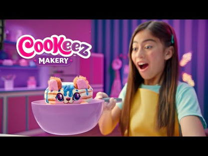 Cookeez Makery Pancake Treatz – מחבת קסומה להכנת בובת הפתעה ריחנית